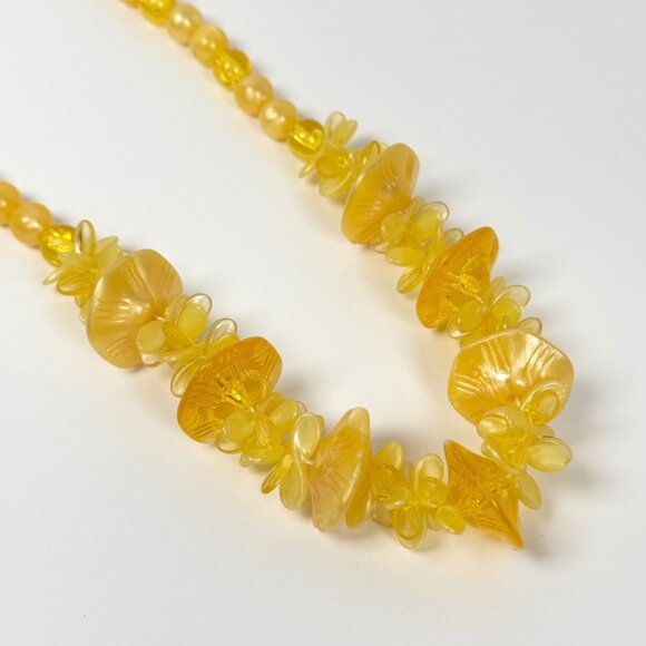 VINTAGE 80s Chunky Yellow Beaded Necklace Plastic Flower Barbie Y2K Twee - Picture 3 of 11